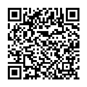 拿出烟来点上一根这似乎是很多导演的一个习惯二维码生成