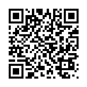 拿着电话的巴克伸手挡住她的眼睛二维码生成