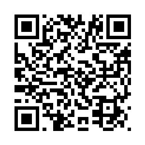 拿起旁边的棉布擦拭她身上的水滴二维码生成