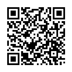 拿起筷子夹了一块东坡肉放在嘴里二维码生成