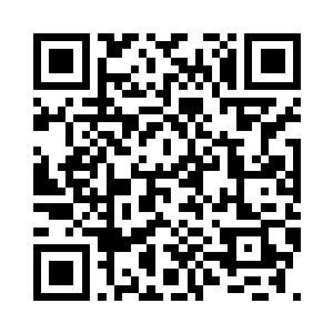 拿过桌上的手包想要从里面扯出纸巾二维码生成