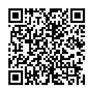 挂断电话之后夏天看到唐嫣和红姐两人用怪异的眼光看着他二维码生成