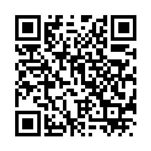 指着她手腕戴着的那一串珍珠手链二维码生成