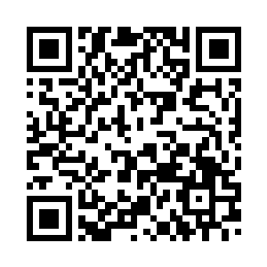 指着远处的栅栏以及黑压压的警车二维码生成