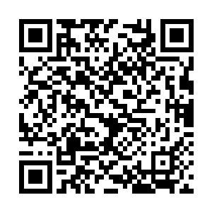 按照从左到右从上到下的顺序在四个角上摆上了2二维码生成