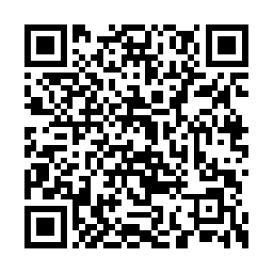 挥舞着一道道剑光和这些小剑狠狠地击打在一起二维码生成