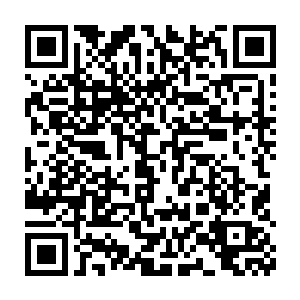 捏紧了那面随了她的灵魂一同穿越过来的桃木雕花小镜――要知道二维码生成