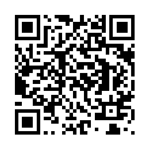 掀开歪歪斜斜垂挂在床榻边的帘子二维码生成