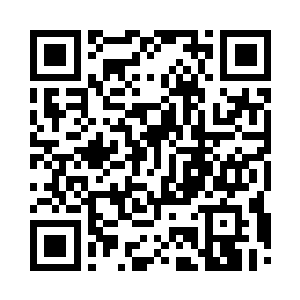 掏出手机无精打采的翻看着里边的电huà二维码生成