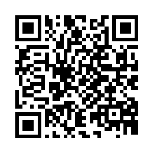 接到报案的巡警只是用电筒在车上一照二维码生成