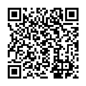 接生婆已经残忍的开始直接用剪刀剪开里面孕妇的肚子了二维码生成