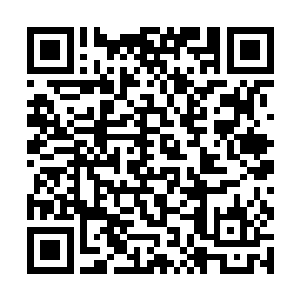 接着一个一个满是污泥臭气熏天的人也在里面爬出来二维码生成