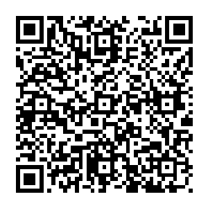 接着三名在亚洲力量担任高级女性客户保镖的西伯利亚姑娘挽着另外仨中了彩的金雕二维码生成