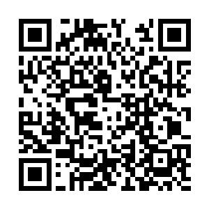 接着又用另外一把剑尖刺入两只连接剑的剑柄之中二维码生成