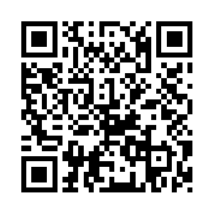 接着双手伸开抓住另外两人的脖子一甩二维码生成