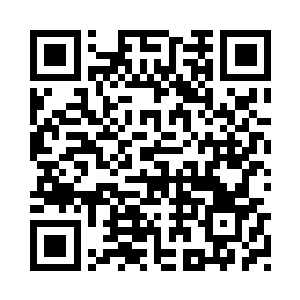 接着右脚脚尖再把足球往内侧轻拨二维码生成