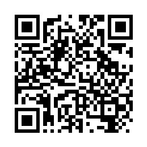 握刀双臂上的青筋肌肉如虬龙盘根二维码生成