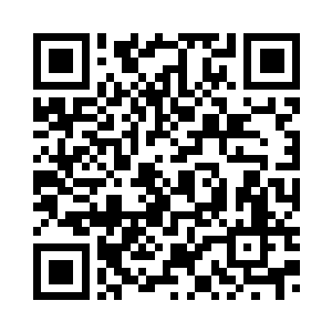 握在胸前的小拳头泛着丝丝的青芒二维码生成