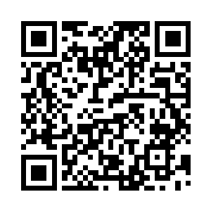 揭开一层红色绸缎……竟然是一块玉石二维码生成