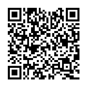 搭建一步一步朝下面的铁架并不是一个轻松的活计二维码生成