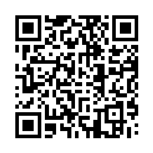 摘掉黑色方形帽的老人透着一股文绉绉的气息二维码生成