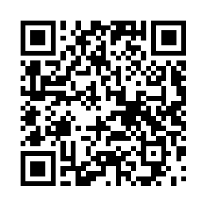 操场旁边的小马路上聚集了一大群学生二维码生成