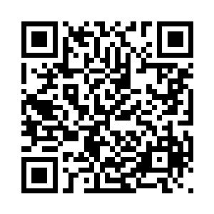 操控机甲飞身闪避一个又一个触手的攻击二维码生成