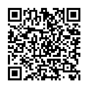 操控着车载机枪对追击的恐怖分子进行压制射击二维码生成