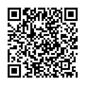 攻击在最前方的士兵推着冲车进攻到了城墙之下二维码生成