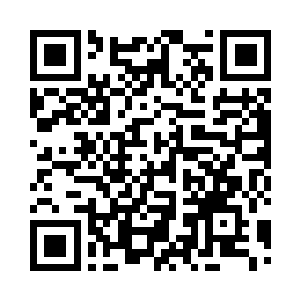 放到了排成一排的157中篮球队队员身前二维码生成