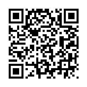 故障车辆的司机一脸无奈地在打电话叫拖车二维码生成