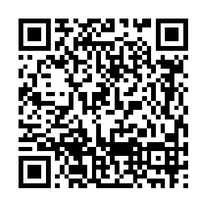敖嘉玉对于我帮她选的那个颜色的缎子非常的满意二维码生成