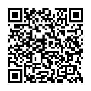 数枚导弹呼啸着从阿帕奇直升飞机上飞向了王宫二维码生成