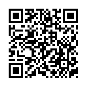 整个人在空中完成了一个高难度的翻转动作二维码生成
