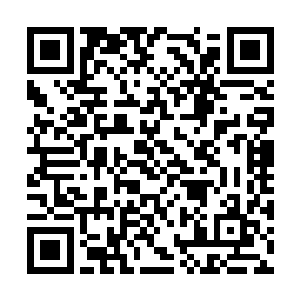 整坐山峰和每个人的全身都被镀上一层耀眼的金芒二维码生成