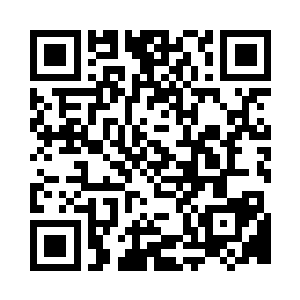 斯皮尔伯格导演等人坐在一张长条桌子后面二维码生成