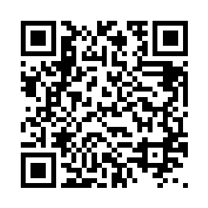 新兵一下展开身后的白色羽翼飞上了二维码生成