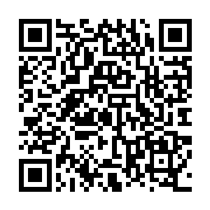 方恒就看到了远处的虚空中突地迸发了出了一道绚烂的光华二维码生成
