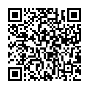 方浅这小子从这硕大的房间里找到了一块破碎的玻璃二维码生成