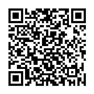 旁边便是飞流直下的瀑布……一条银白色的匹练从天而降二维码生成