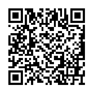 旁边桌上有个看起来很强壮的男生冲我说了一句二维码生成