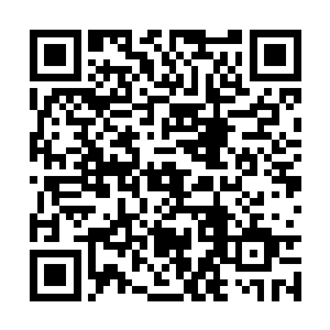 旁边的塞西莉亚突然用一只手按着自己手上的戒指二维码生成