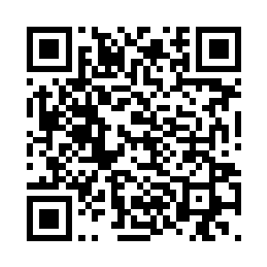 旁边的妻子也是看了一眼自己的丈夫二维码生成