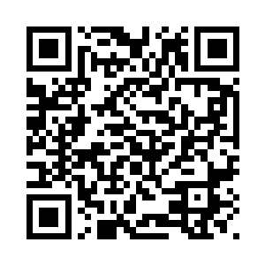 旁边的运动器材边上一堆人在活动二维码生成