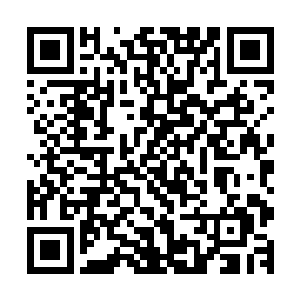 旁边的铁锤已经伸手帮他把一平方开幅的地图展开要挂在墙上二维码生成