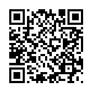 旁边还有供人随时可以坐下休息的石台二维码生成