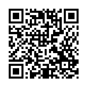 旗袍女将翡翠手镯送到了夏天的面前二维码生成