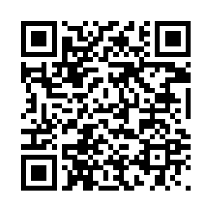 无力的伸出那只沾满兄弟血水的手臂二维码生成