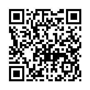 无名老者用袖子抹了下嘴上的油渍二维码生成