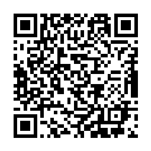 无意中注意到自己许久未用的手机就放在床头柜那儿二维码生成